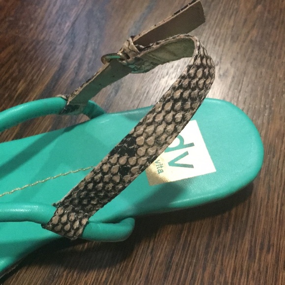 DOLCE VITA T-Strap “Archer” Gold Plated Sandals SIZE 6.5 - Picture 4 of 4